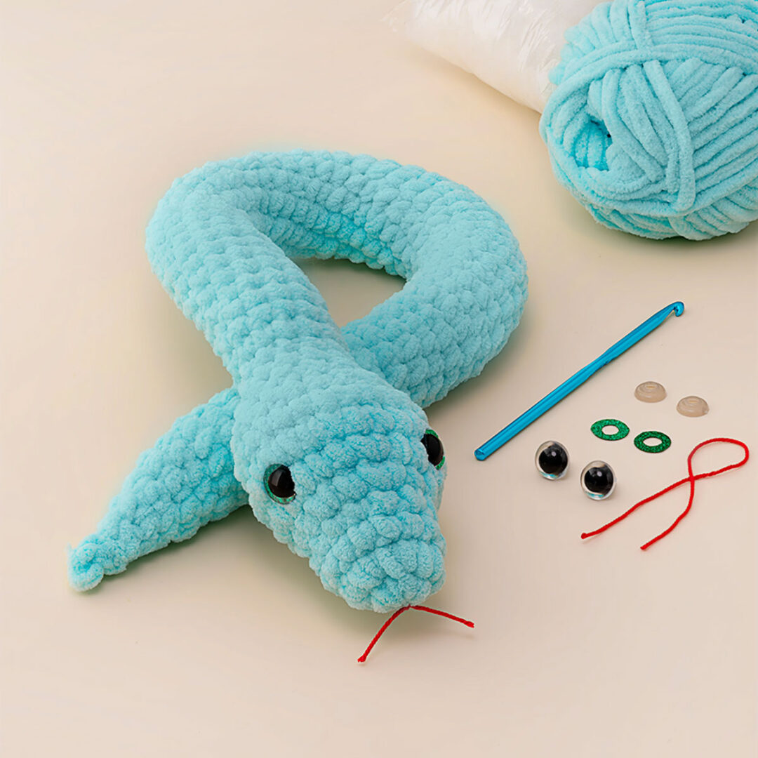 Купить Набор для вязания крючком игрушки Амигуруми Змея из серии #ВяжусАМ